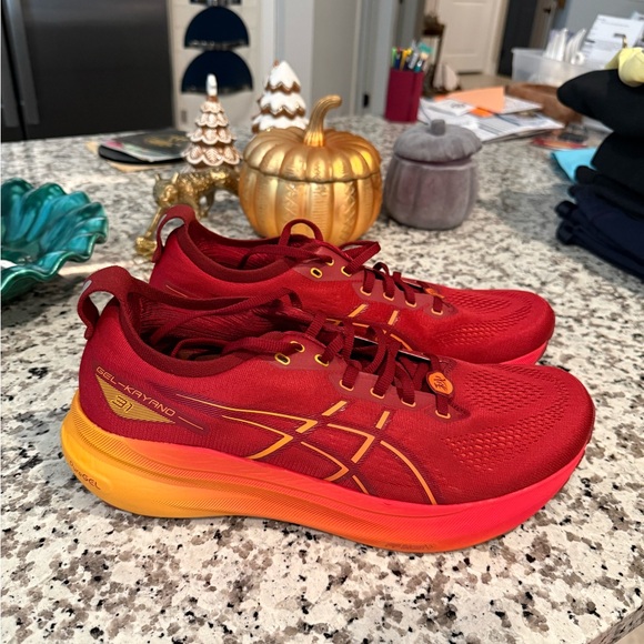 ASICS Men's Gel-Kayano 31 Running Shoes, 12.5, Cranberry/Habanero - Picture 2 of 7